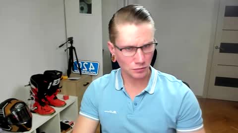 Snapshot of kevin_park chatting on 10-19-25, 01:23 Kev online show from 10-19-25, 01:23