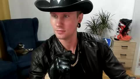 Snapshot of kevin_park chatting on 10-27-25, 01:04 Kev online show from 10-27-25, 01:04