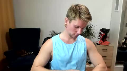 Snapshot of kevin_park chatting on 10-30-25, 03:35 Kev online show from 10-30-25, 03:35