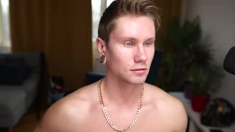 Snapshot of kevin_park chatting on 11-09-25, 08:01 Kev online show from 11-09-25, 08:01