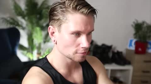 Snapshot of kevin_park chatting on 11-25-25, 01:00 Kev online show from 11-25-25, 01:00