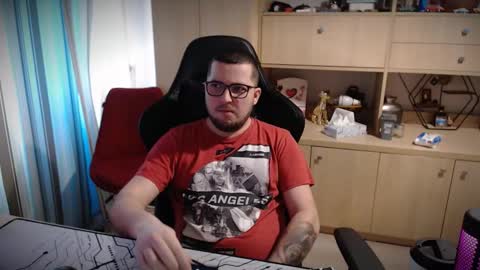 Snapshot of kevinnlovely95 chatting on 12-15-25, 11:58 Kevinn online show from 12-15-25, 11:58