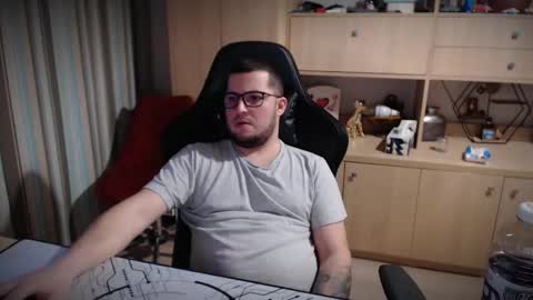 Kevinn online show from 12-22-25, 05:54