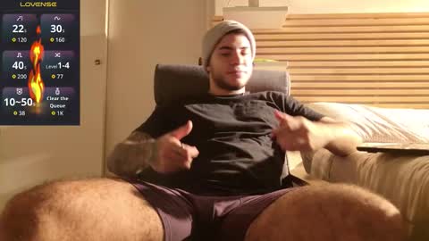 Snapshot of kevinwolf777 chatting on 11-08-25, 11:36 Kevin online show from 11-08-25, 11:36