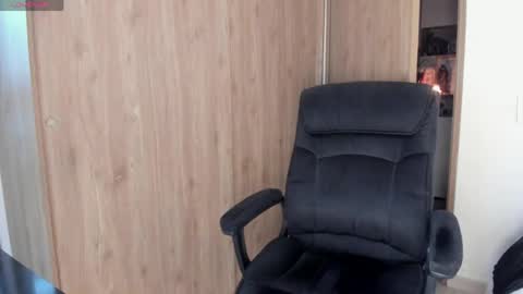 Laura online show from 04-06-26, 01:14