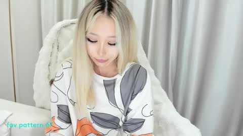 KHAESOO3 Yuna online show from 03-09-25, 11:46