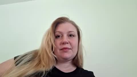 Snapshot of khaleesi0890 chatting on 11-16-25, 12:33 khaleesi0890 online show from 11-16-25, 12:33