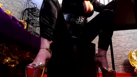 Snapshot of khaleesidomme chatting on 02-04-25, 08:02 Khaleesi online show from 02-04-25, 08:02