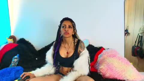 Snapshot of khaleesy13 chatting on 07-28-26, 02:13 khaleesy online show from 07-28-26, 02:13