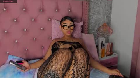 Khelany Isyy  online show from 11-06-25, 01:45