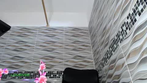 Snapshot of khloe33 chatting on 11-16-25, 07:19 khloe33 online show from 11-16-25, 07:19