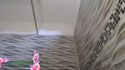 Snapshot of khloe33 chatting on 02-09-26, 04:00 khloe33 online show from 02-09-26, 04:00