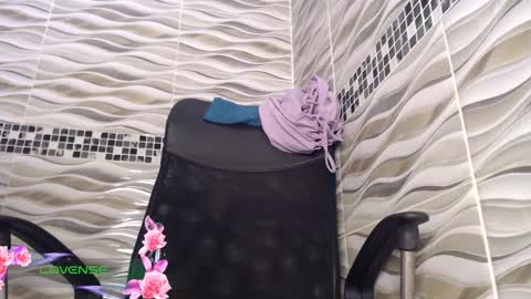 Snapshot of khloe33 chatting on 02-18-26, 10:06 khloe33 online show from 02-18-26, 10:06