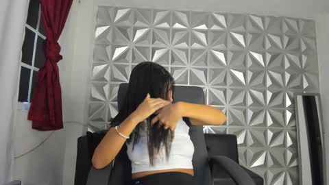 Khloe online show from 12-18-24, 01:12