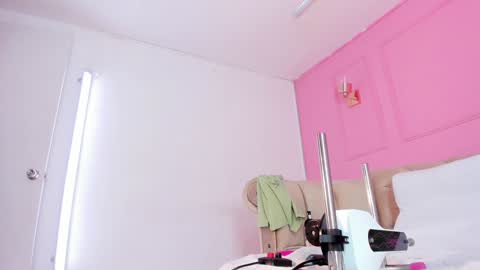 Snapshot of khloeblake chatting on 01-13-25, 10:47 Khloe online show from 01-13-25, 10:47