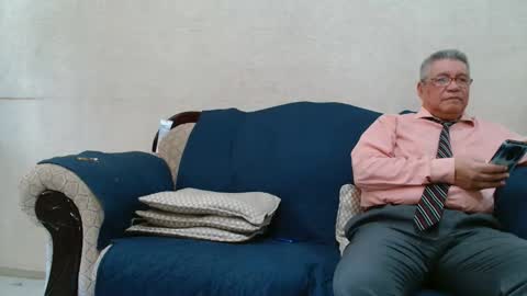 KIA MING AND HER TEACHER online show from 12-22-25, 09:23