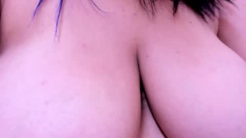 kiara Cruz online show from 12-21-25, 08:32