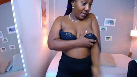 Snapshot of kiara_evanss chatting on 01-16-25, 02:30 Kiara online show from 01-16-25, 02:30