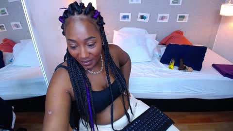 Snapshot of kiara_evanss chatting on 01-28-25, 12:15 Kiara online show from 01-28-25, 12:15