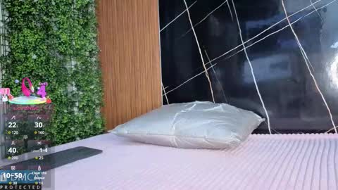 Kiara Zahiri online show from 10-17-25, 11:02