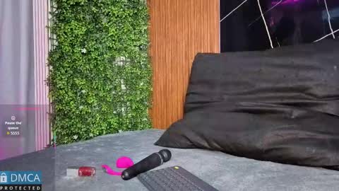 Kiara Zahiri online show from 11-13-25, 10:58