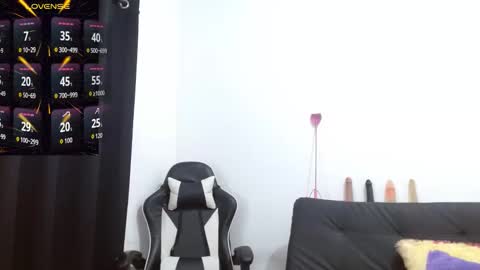 Snapshot of kiararider chatting on 10-15-25, 06:08 KiaraRider online show from 10-15-25, 06:08