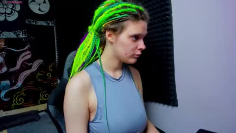 Kiki online show from 10-13-25, 10:04