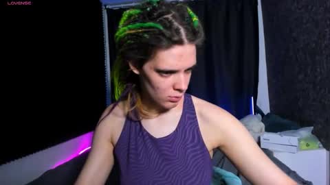 Kiki online show from 11-30-25, 10:41