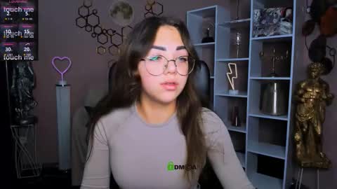 kiki_swan online show from 11-21-25, 09:30