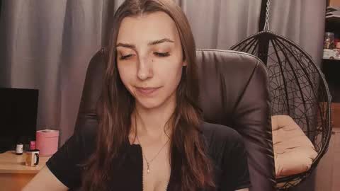 Mika and Miranda online show from 09-29-25, 04:56