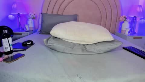 Snapshot of kikiisweet chatting on 10-25-25, 08:00 KI KI online show from 10-25-25, 08:00