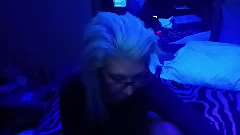 kikilovespartylights online show from 12-29-24, 12:34