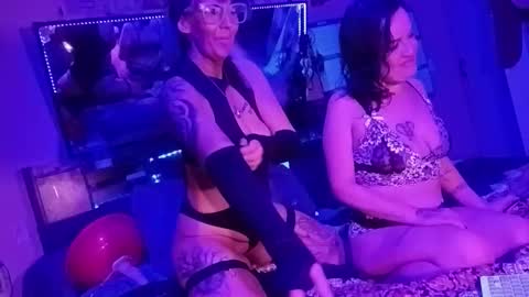 kikilovespartylights online show from 02-25-26, 07:29