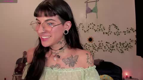 Snapshot of kila_moonlight444 chatting on 04-24-26, 10:34 Bella online show from 04-24-26, 10:34