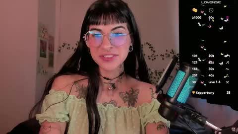 Snapshot of kila_moonlight444 chatting on 05-06-26, 09:53 Bella online show from 05-06-26, 09:53
