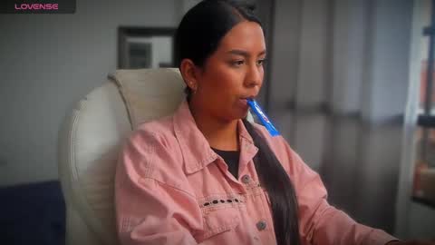 Snapshot of killaa01 chatting on 02-10-25, 10:40 Alejandra online show from 02-10-25, 10:40