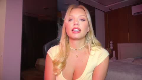 Snapshot of killer__tits chatting on 12-01-25, 07:41 Killer Tits online show from 12-01-25, 07:41