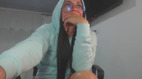 Snapshot of killey_saints chatting on 12-20-25, 01:45 killey online show from 12-20-25, 01:45