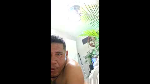 Snapshot of kiloflores124 chatting on 12-21-25, 09:49 kiloflores124 online show from 12-21-25, 09:49