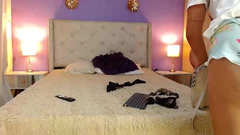 Snapshot of kim_and_mia chatting on 11-18-25, 10:41 Mia Kim online show from 11-18-25, 10:41