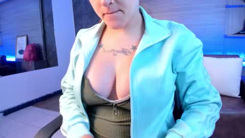 Kim online show from 10-08-25, 10:46