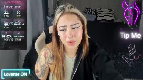 Snapshot of kim_brownie chatting on 09-25-25, 08:56 Kim online show from 09-25-25, 08:56