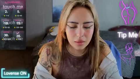 Snapshot of kim_brownie chatting on 10-28-25, 05:22 Kim online show from 10-28-25, 05:22