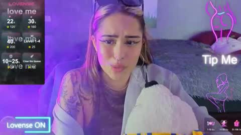 Snapshot of kim_brownie chatting on 10-28-25, 05:26 Kim online show from 10-28-25, 05:26