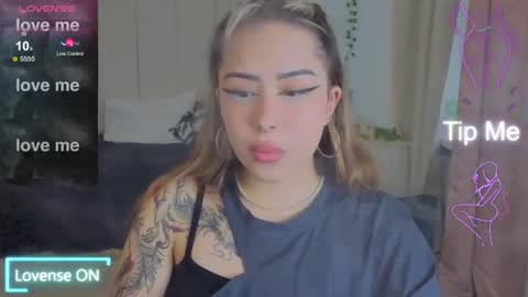 Snapshot of kim_brownie chatting on 11-05-25, 10:04 Kim online show from 11-05-25, 10:04