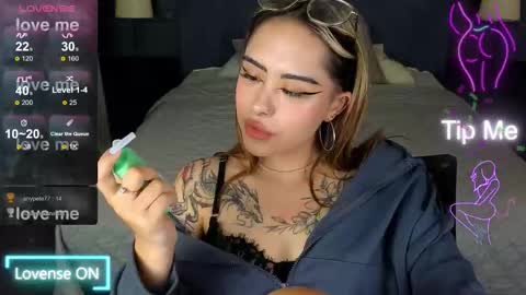 Snapshot of kim_brownie chatting on 11-26-25, 05:52 Kim online show from 11-26-25, 05:52