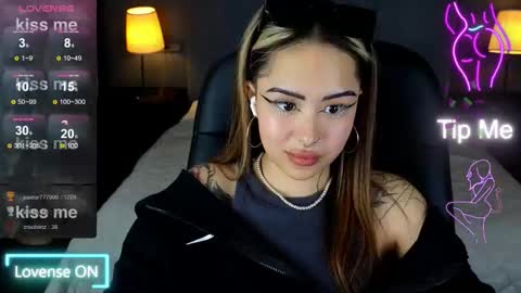 Snapshot of kim_brownie chatting on 11-28-25, 09:12 Kim online show from 11-28-25, 09:12