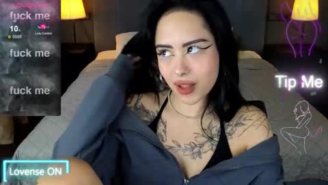 Snapshot of kim_brownie chatting on 12-05-25, 08:27 Kim online show from 12-05-25, 08:27