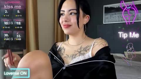 Snapshot of kim_brownie chatting on 12-14-25, 08:52 Kim online show from 12-14-25, 08:52