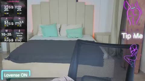 Snapshot of kim_brownie chatting on 12-21-25, 02:57 Kim online show from 12-21-25, 02:57